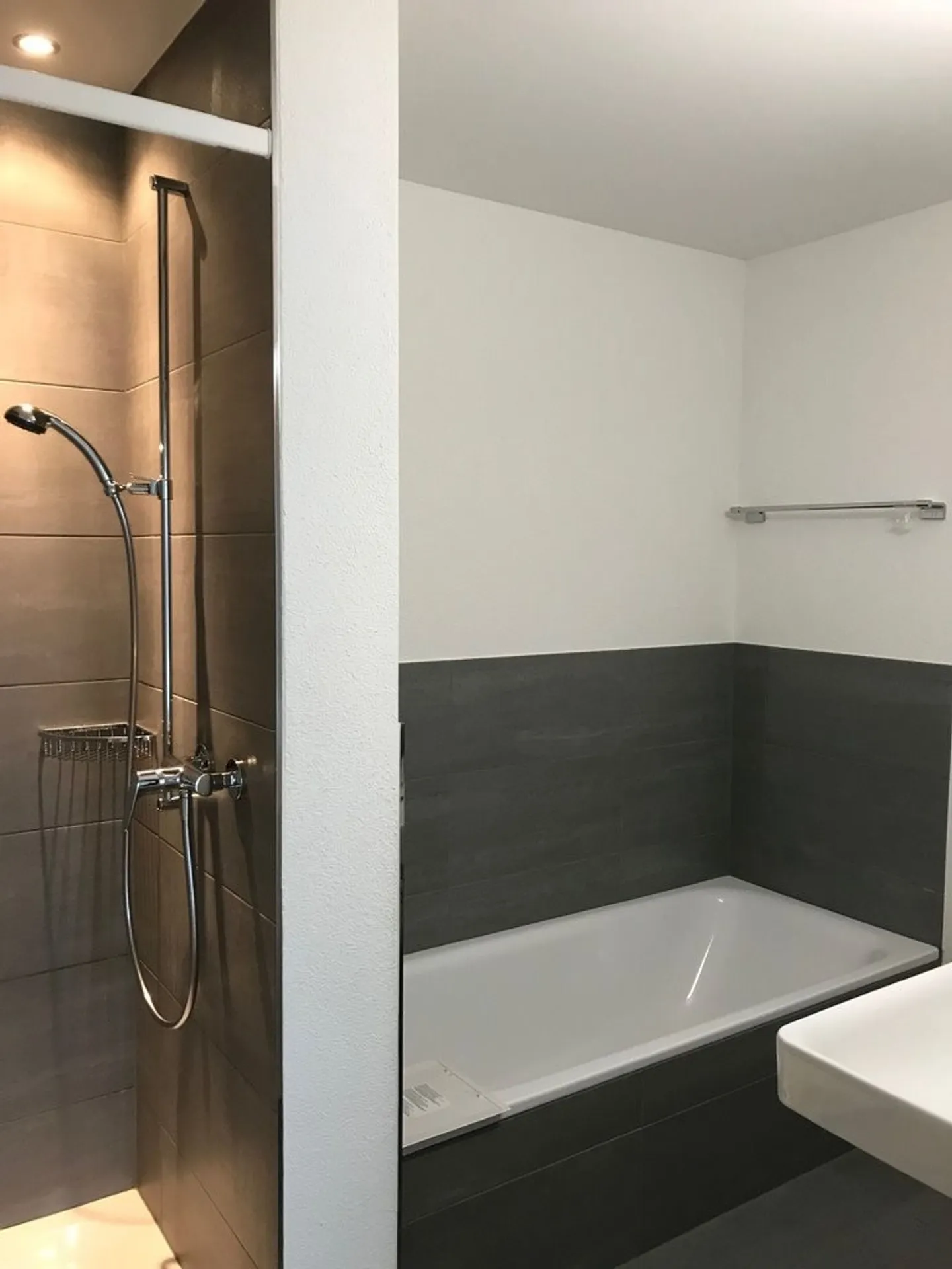 Moderne Wohnung mit Sitzplatz - Foto 5 von 5