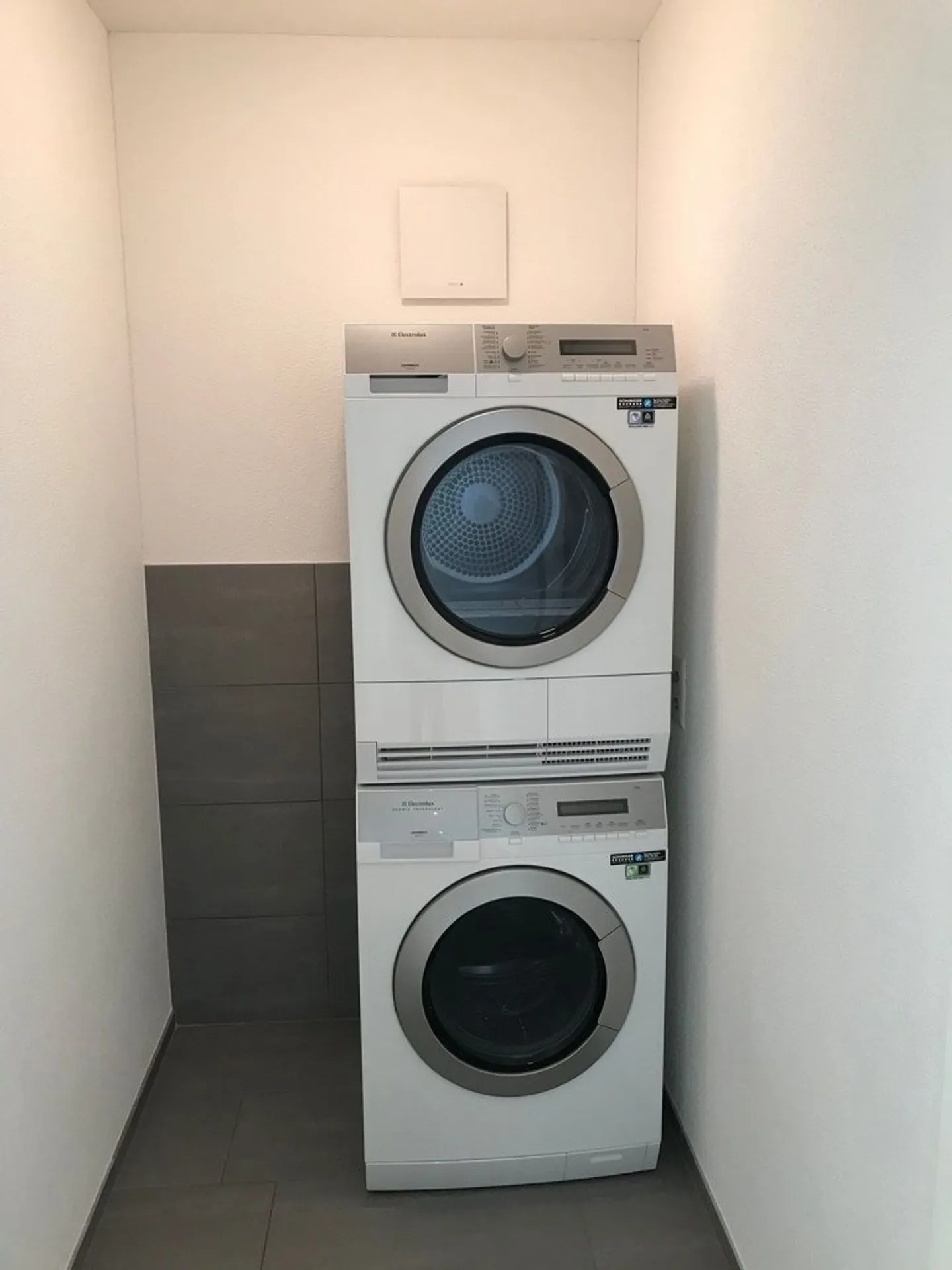 Moderne Wohnung mit Sitzplatz - Foto 3 von 5