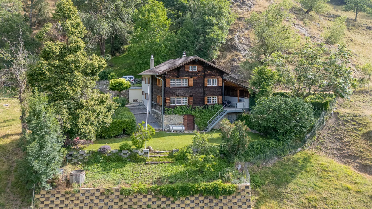 Casa straordinaria in una posizione da sogno sopra Raron - Foto 1 di 13