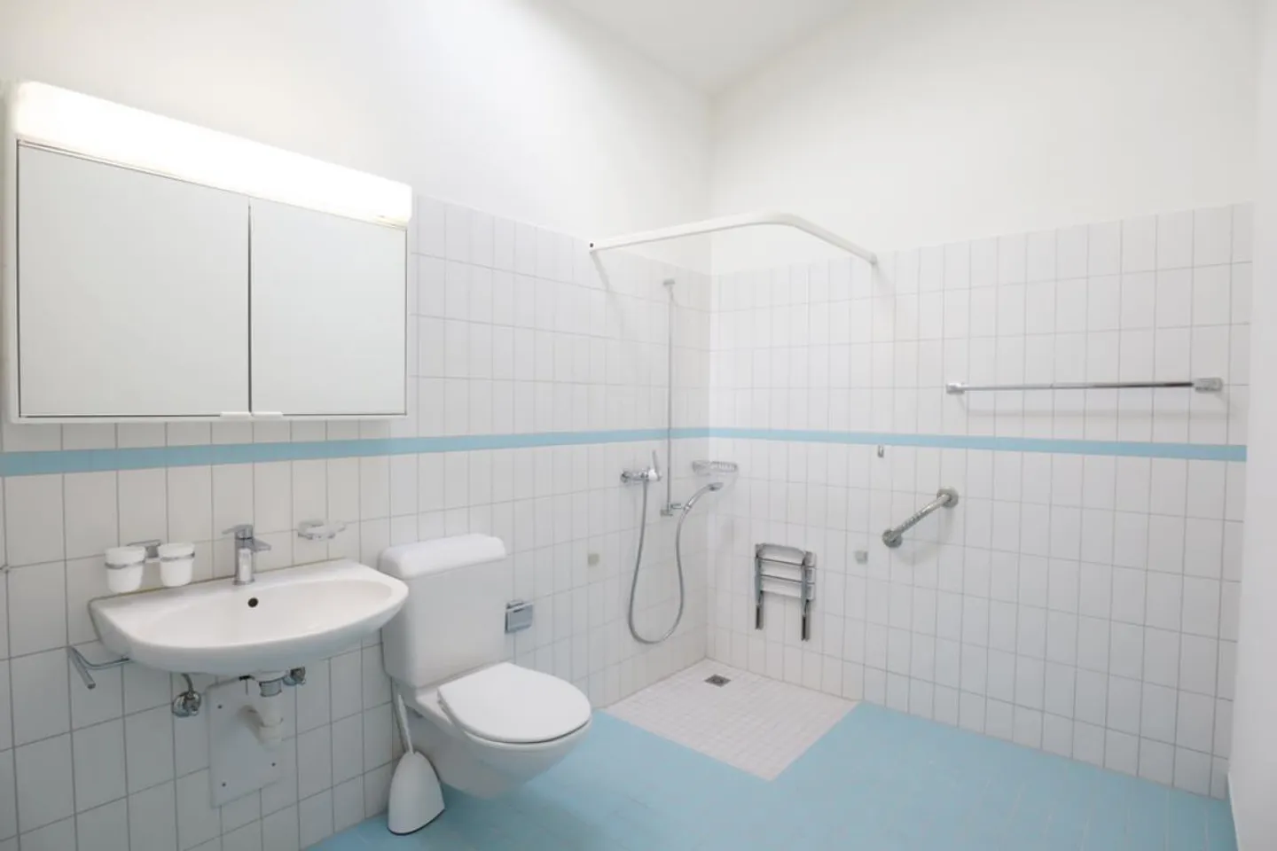 Charmante Wohnung in Unterägeri - Foto 2 von 4