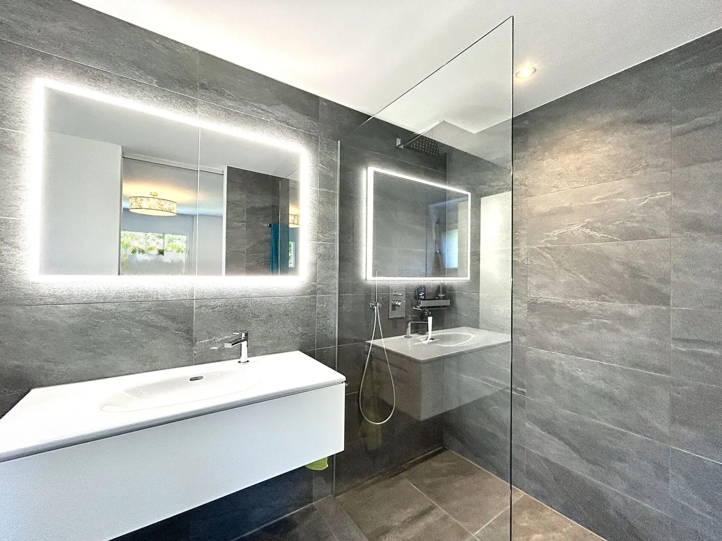 Dreamlike 6.5 Room Apartment with Whirlpool! - Photo 10 of 21