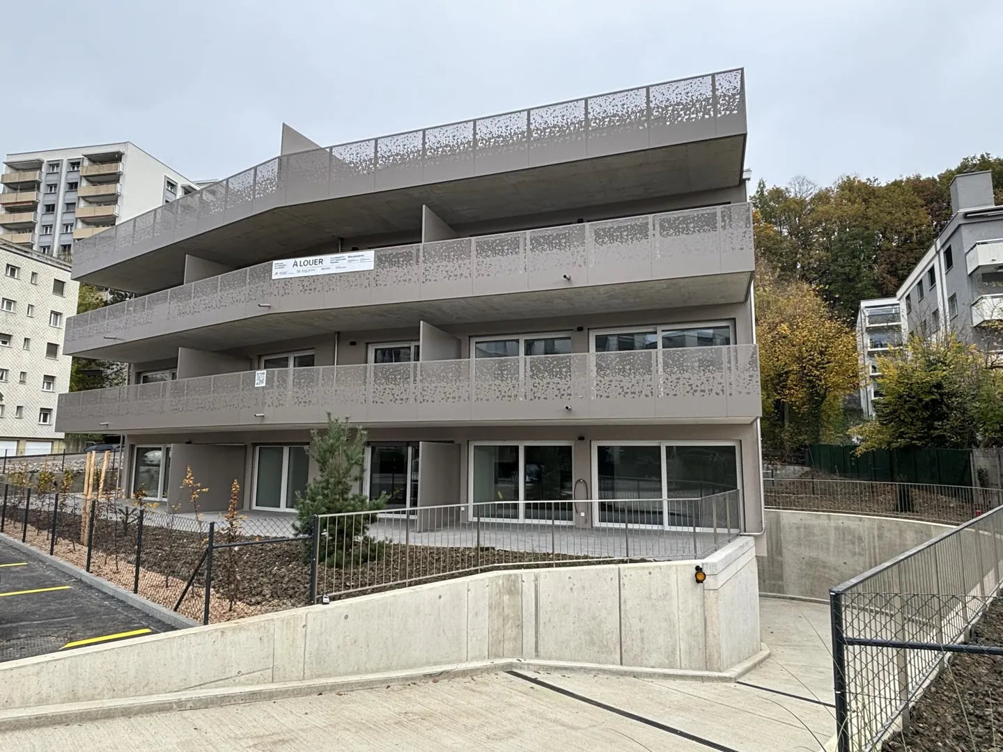 Modern Studio with Terrace - Photo 5 of 6
