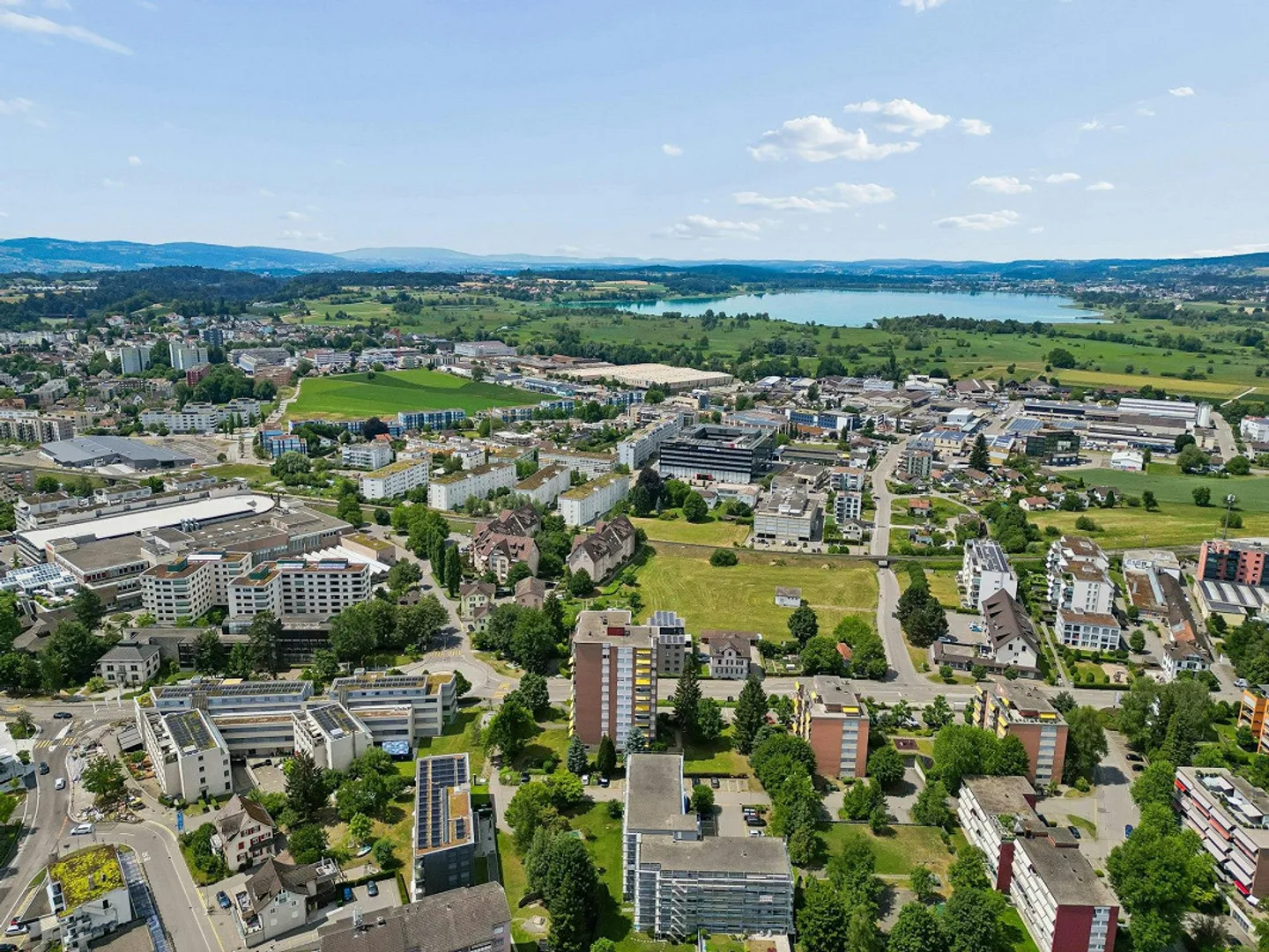 Au-dessus des toits de Wetzikon - Appartement 3½ pièces avec vue dégagée - Photo 1 sur 12