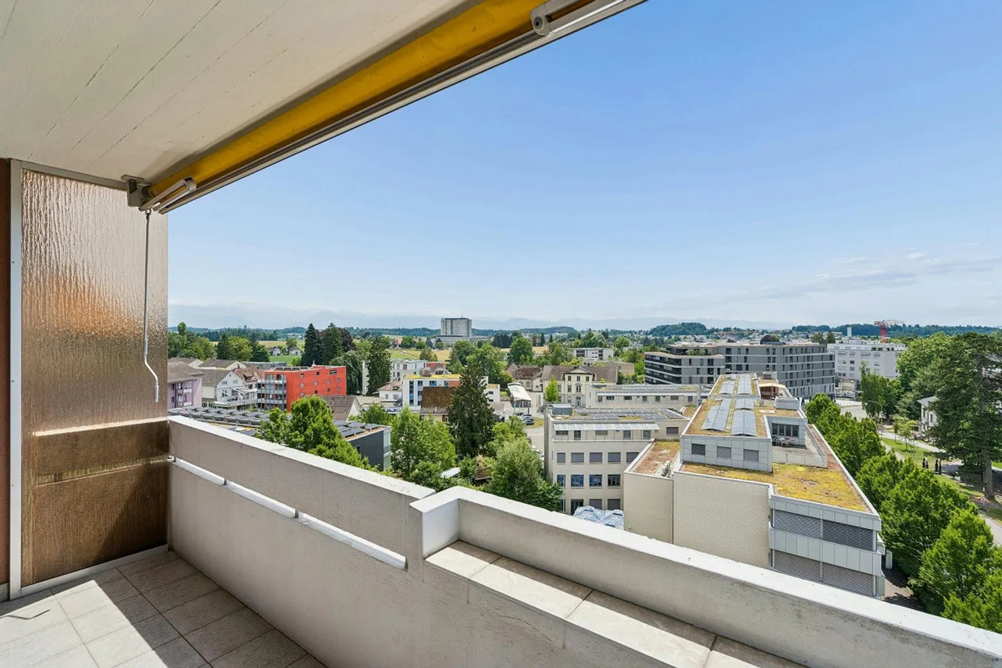Au-dessus des toits de Wetzikon - Appartement 3½ pièces avec vue dégagée - Photo 2 sur 12