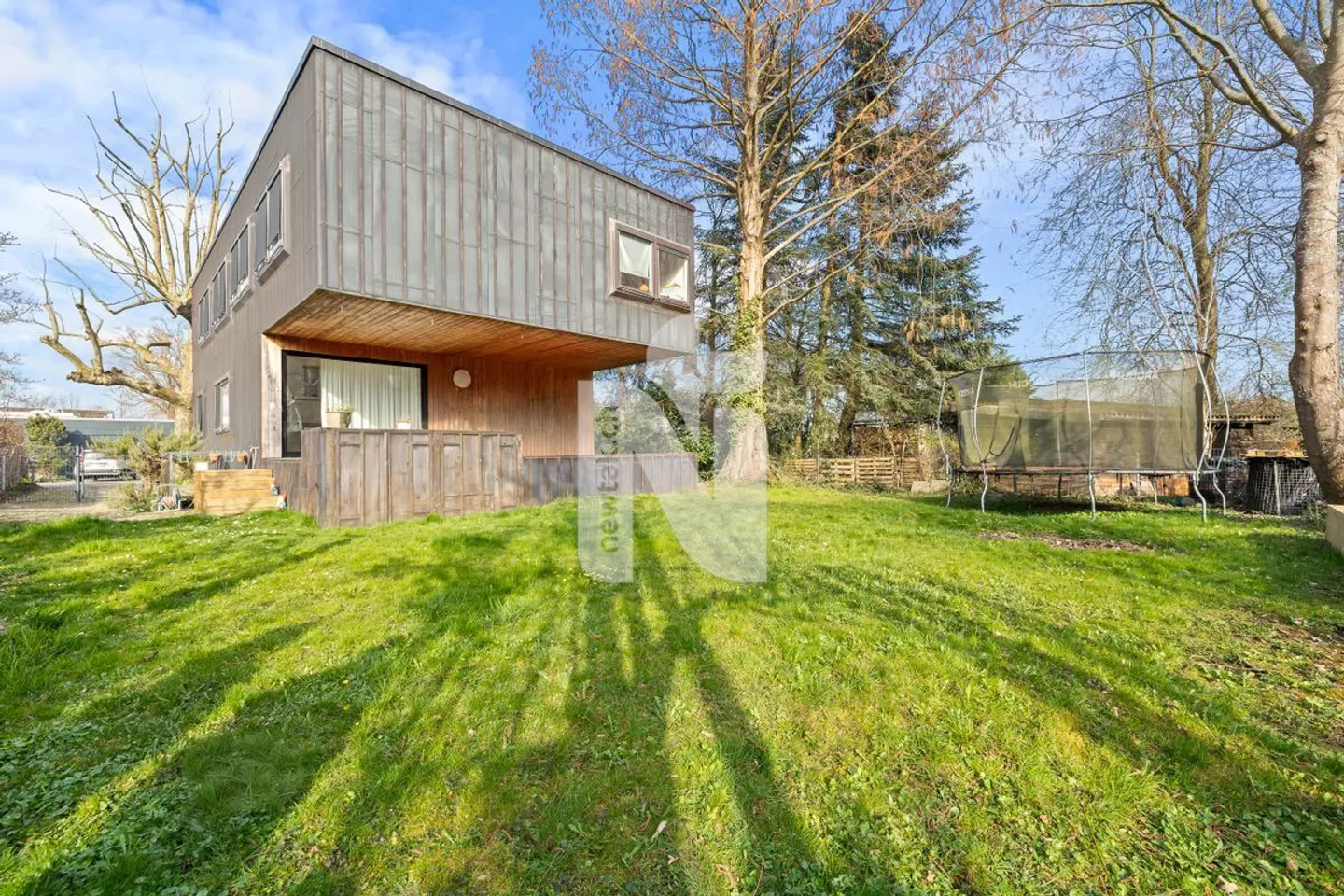 Tranquillo, adatto alle famiglie, moderno con giardino e design unico - Foto 1 di 13