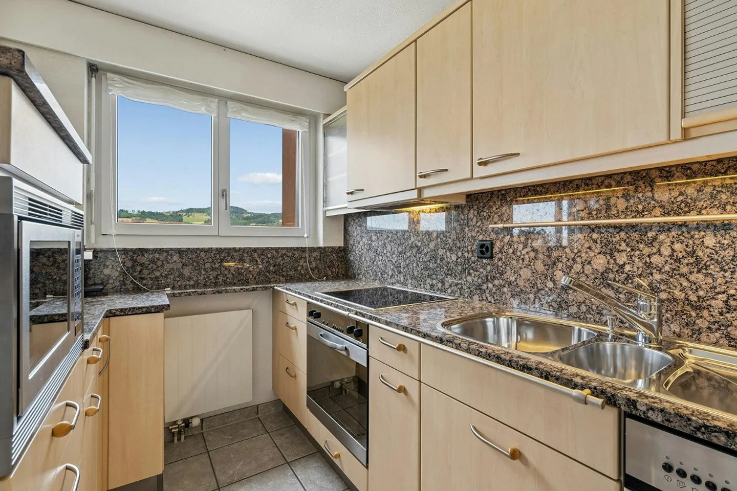 Au-dessus des toits de Wetzikon - Appartement 3½ pièces avec vue dégagée - Photo 4 sur 12