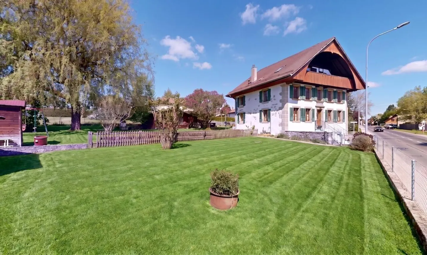 Authenticity, charm: duplex with private garden 20 minutes from Lausanne - Photo 3 of 11