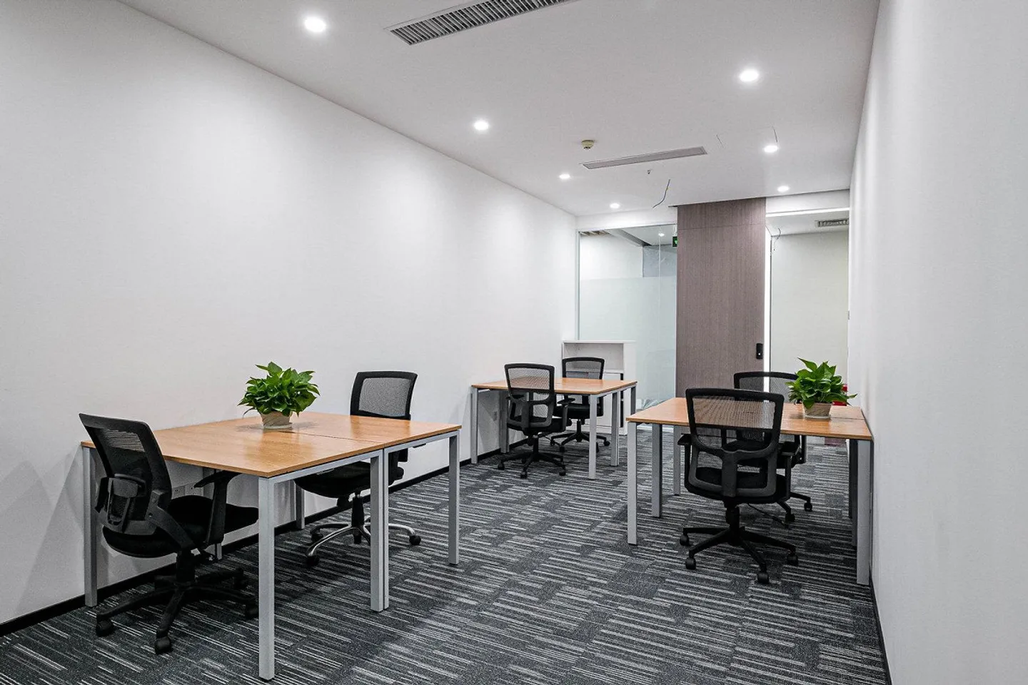 Private office space for 20 in Regus Spoom Glattpark - Photo 1 of 8