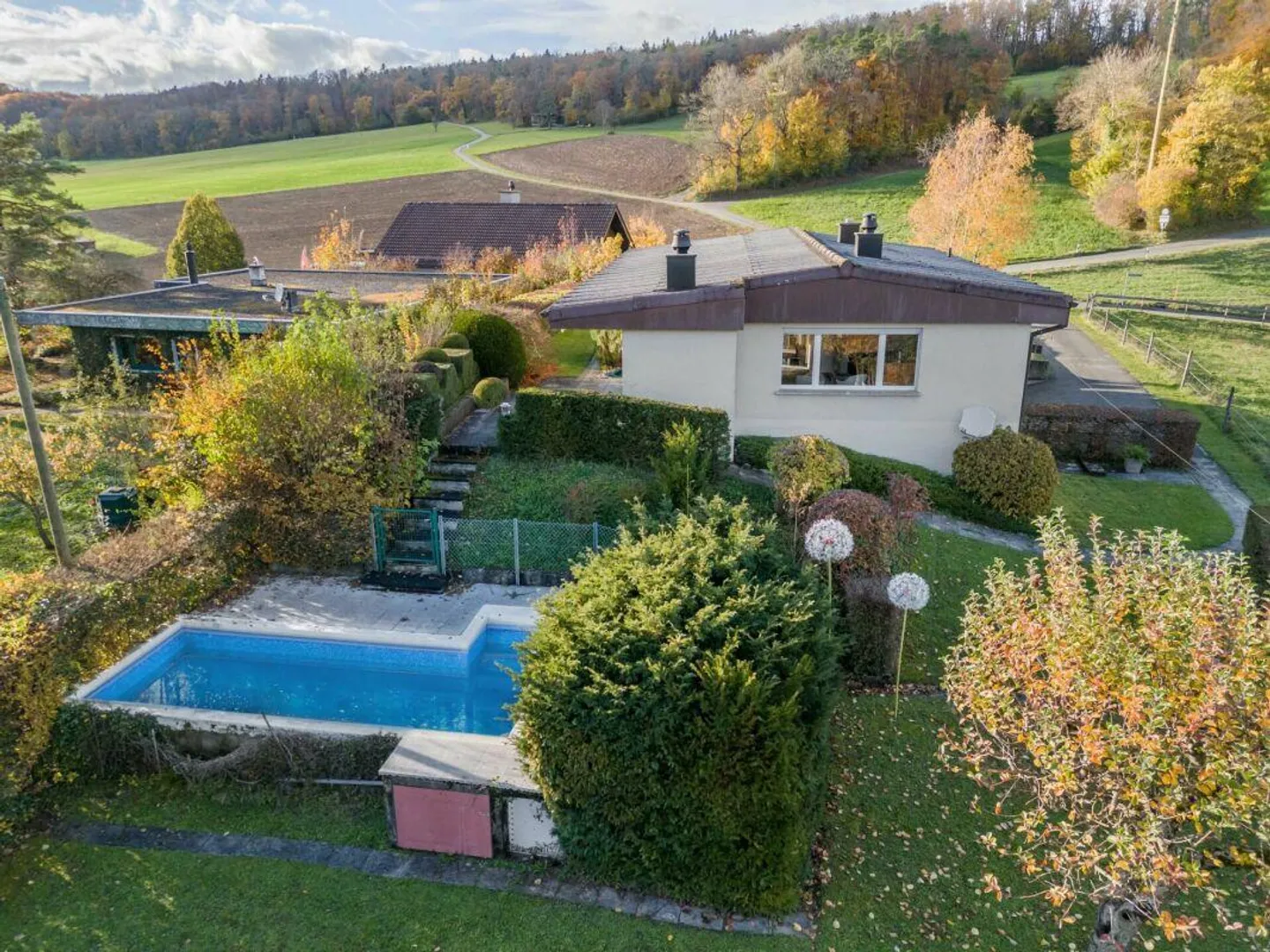 Viel Platz, Ruhe & Privatsphäre - freistehendes Einfamilienhaus mit viel Potenzial - Foto 1 von 21