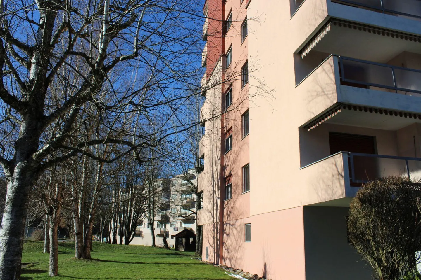 Luminoso appartamento di 3 stanze a Porrentruy - Foto 2 di 13