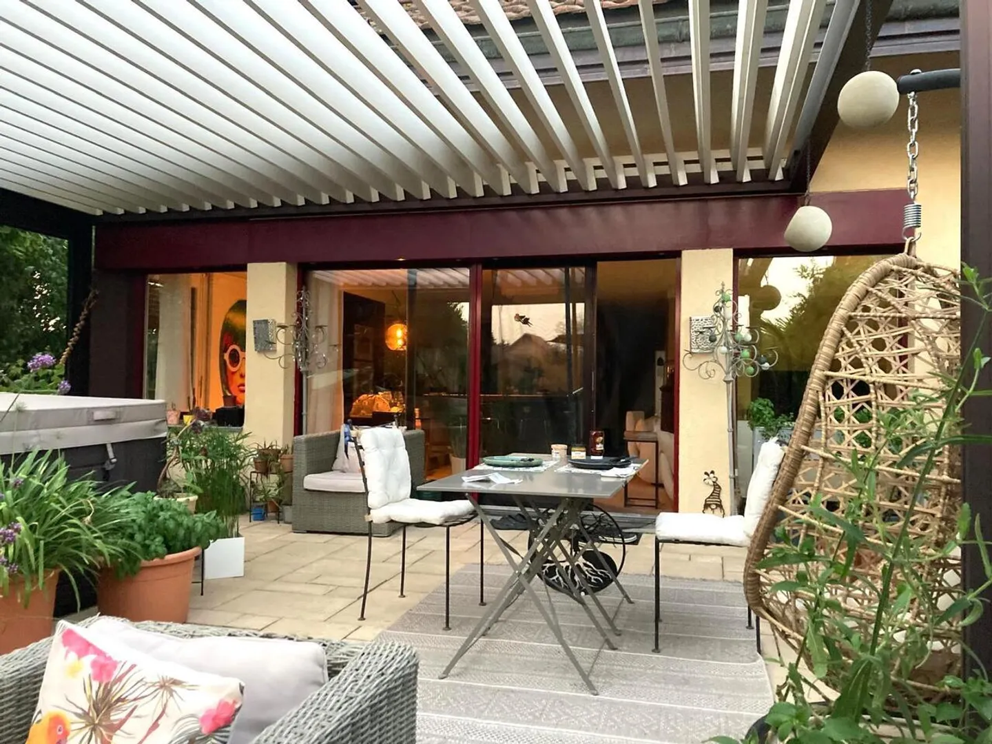 Villa bifamiliare con giardino splendidamente curato e fiorito - Foto 11 di 13