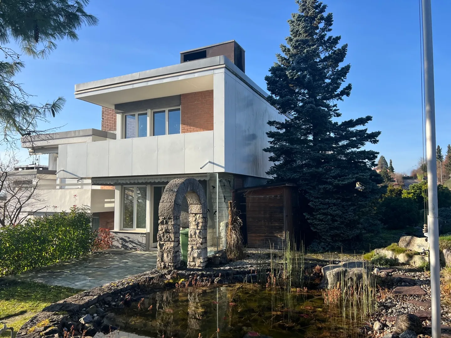 Ottima casa a schiera angolare in un quartiere popolare - Foto 1 di 14