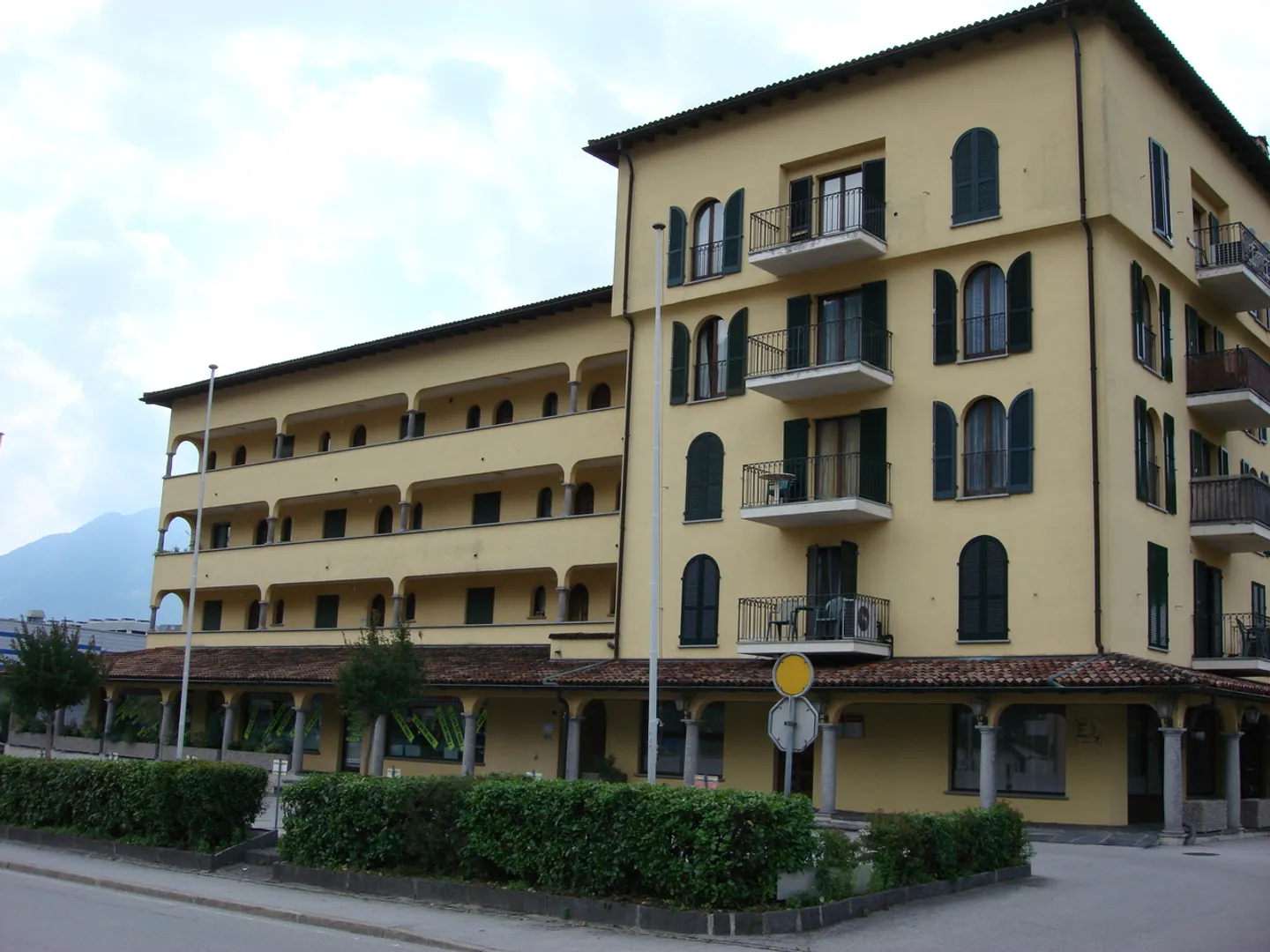 Commercial à vendre, via Locarno 58, à Losone, Suisse - Photo 1 sur 7
