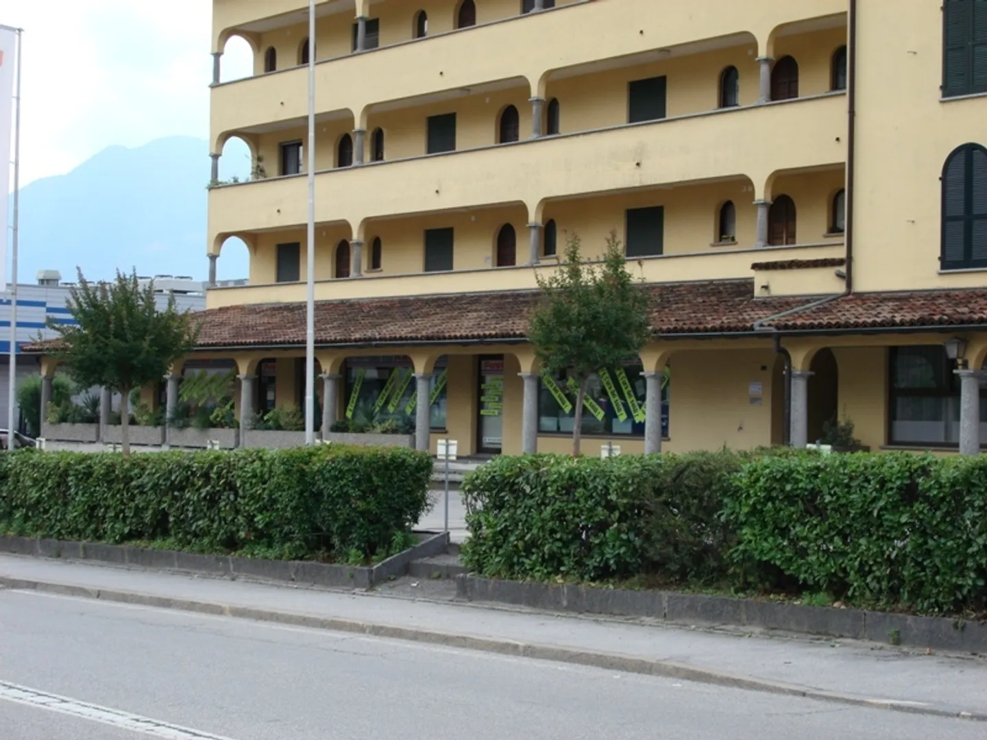 Commercial à vendre, via Locarno 58, à Losone, Suisse - Photo 2 sur 7