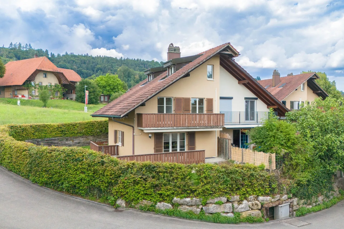 5.5-Room Single-Family House in Seeland: Living for around CHF 740 Mortgage Interest per Month! - Photo 1 of 33