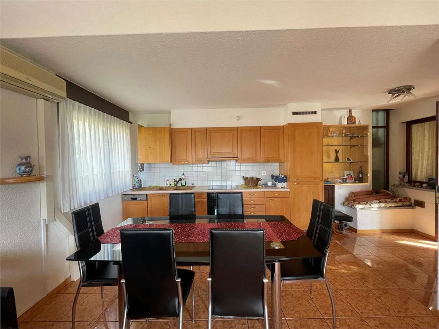 Villa bifamiliare a Stabio con ampio giardino privato - Foto 11 di 13