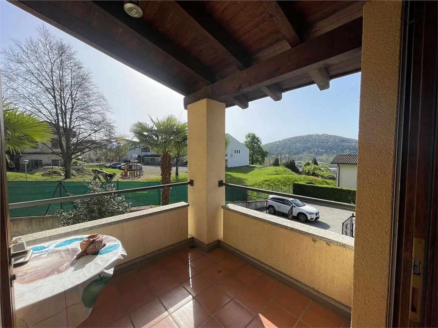 Villa bifamiliare a Stabio con ampio giardino privato - Foto 13 di 13