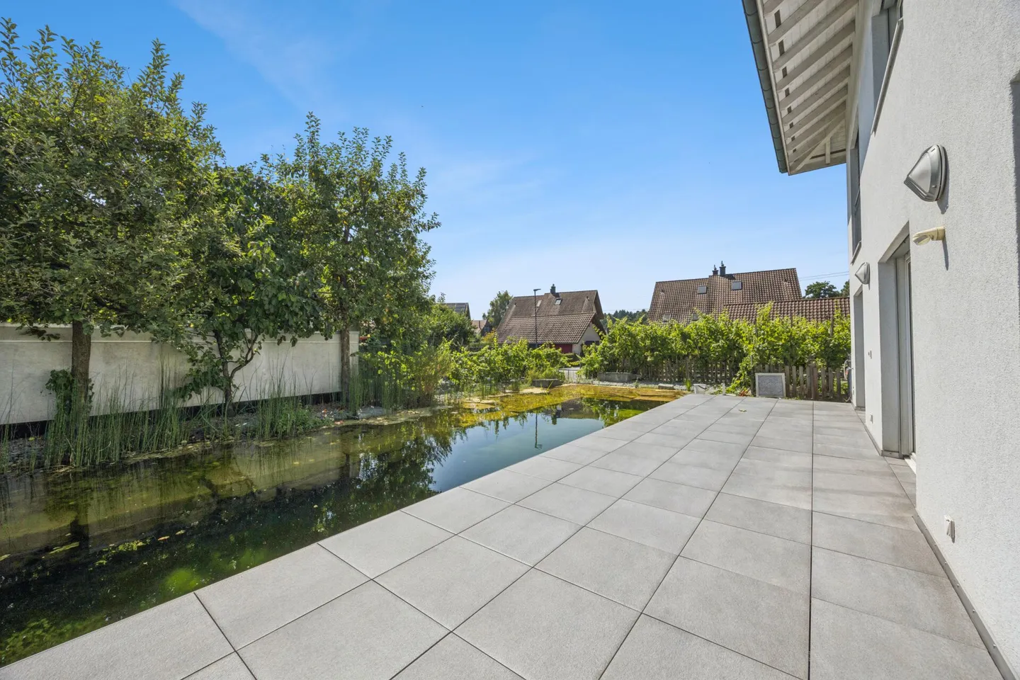 Spacious Single-Family Home with Swimming Pond, Vineyard, and Office Spaces - Photo 10 of 13
