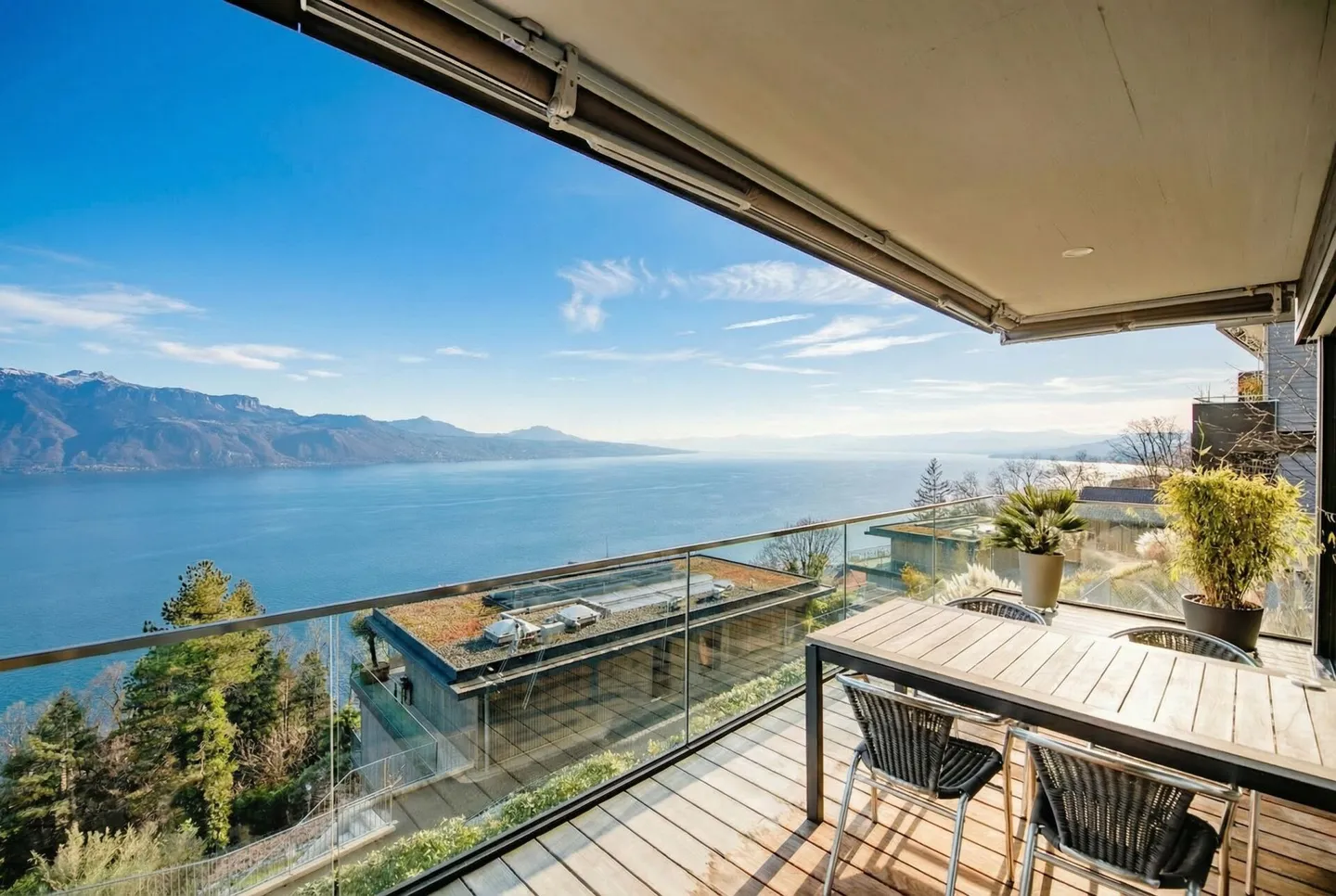 VILLAS BELVÉDÈRE - APPARTAMENTO 4,5 LOCALI CON VISTA PANORAMICA SUL LAGO - Foto 1 di 23