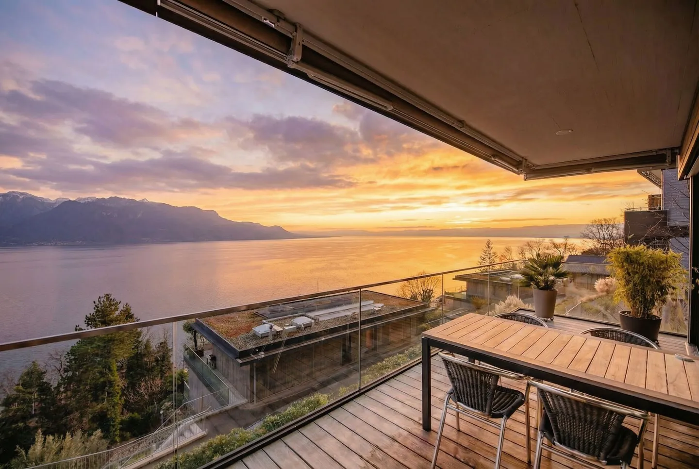 VILLAS BELVÉDÈRE - APPARTAMENTO 4,5 LOCALI CON VISTA PANORAMICA SUL LAGO - Foto 10 di 23