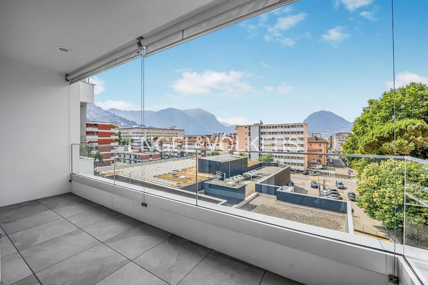 Appartamento moderno in posizione centrale - Foto 2 di 11