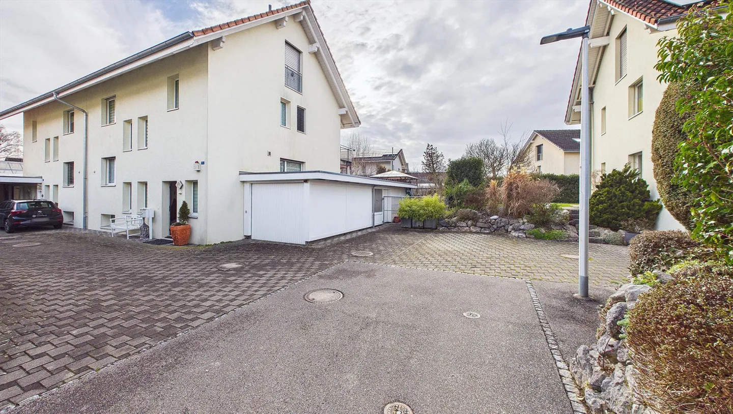 Ampio spazio, tranquillità + vicinanza al centro – Casa bifamiliare con giardino - Foto 1 di 11