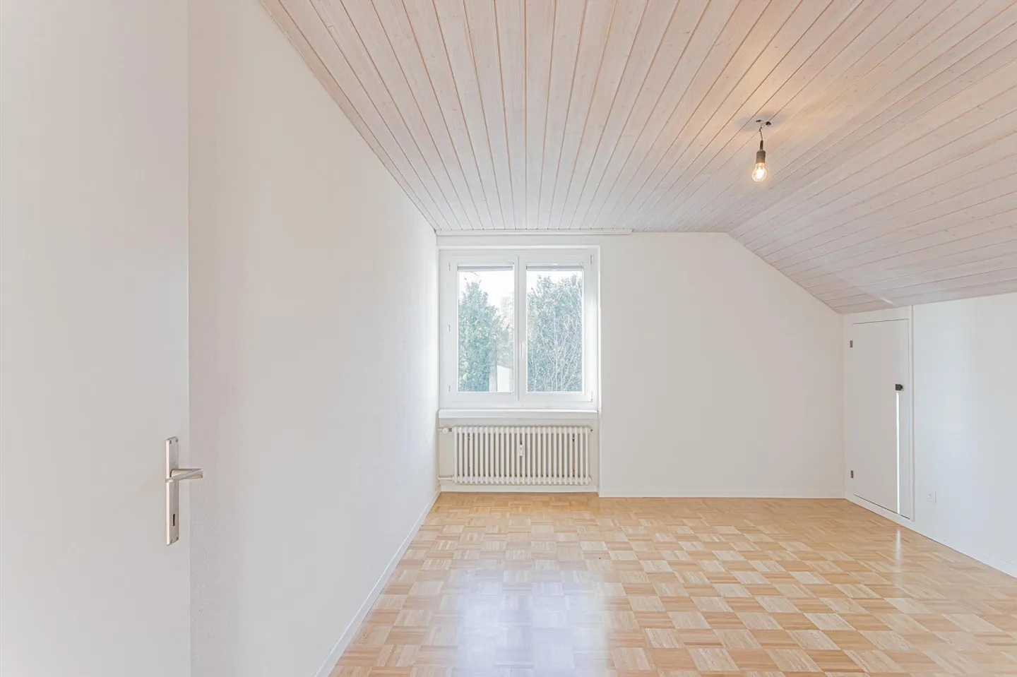 Appartamento mansardato ristrutturato in una posizione tranquilla con vista mozzafiato! - Foto 5 di 12