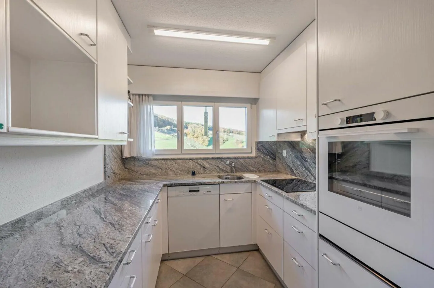 Viel Platz, Ruhe & Privatsphäre - freistehendes Einfamilienhaus mit viel Potenzial - Foto 8 von 21