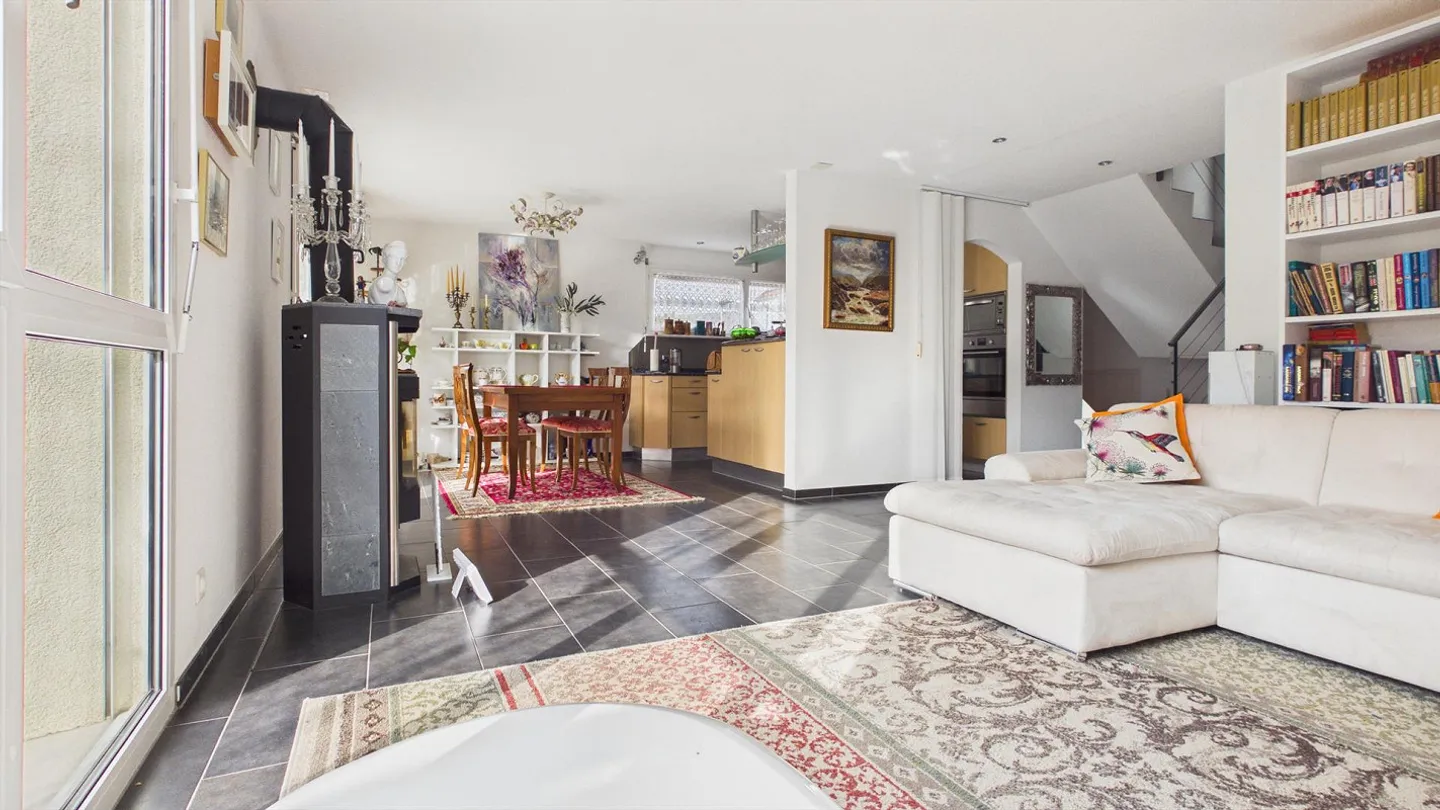 Ampio spazio, tranquillità + vicinanza al centro – Casa bifamiliare con giardino - Foto 2 di 11