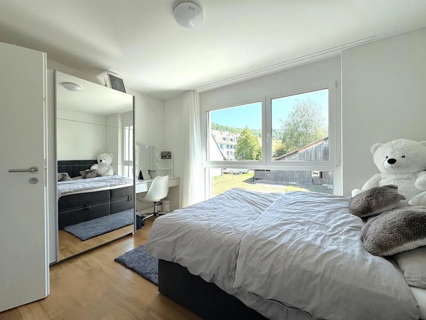 Appartamento 4.5 stanze come nuovo con vista sulla città vecchia a Klingnau - Foto 6 di 13