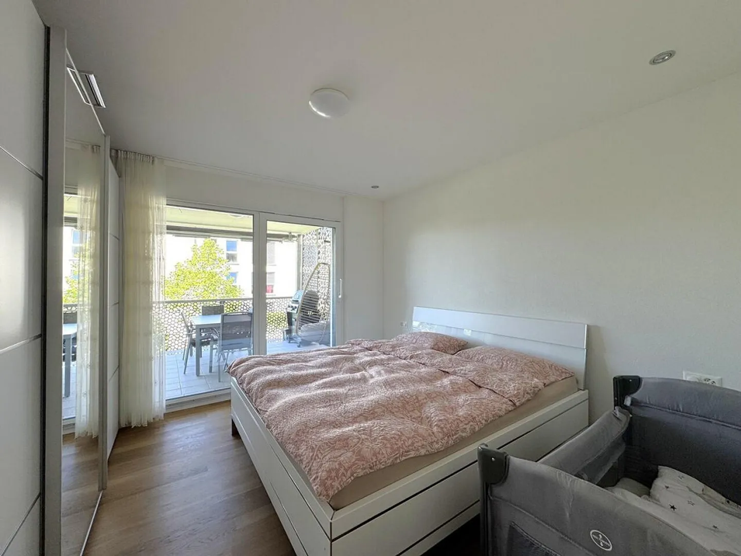 Appartamento 4.5 stanze come nuovo con vista sulla città vecchia a Klingnau - Foto 9 di 13