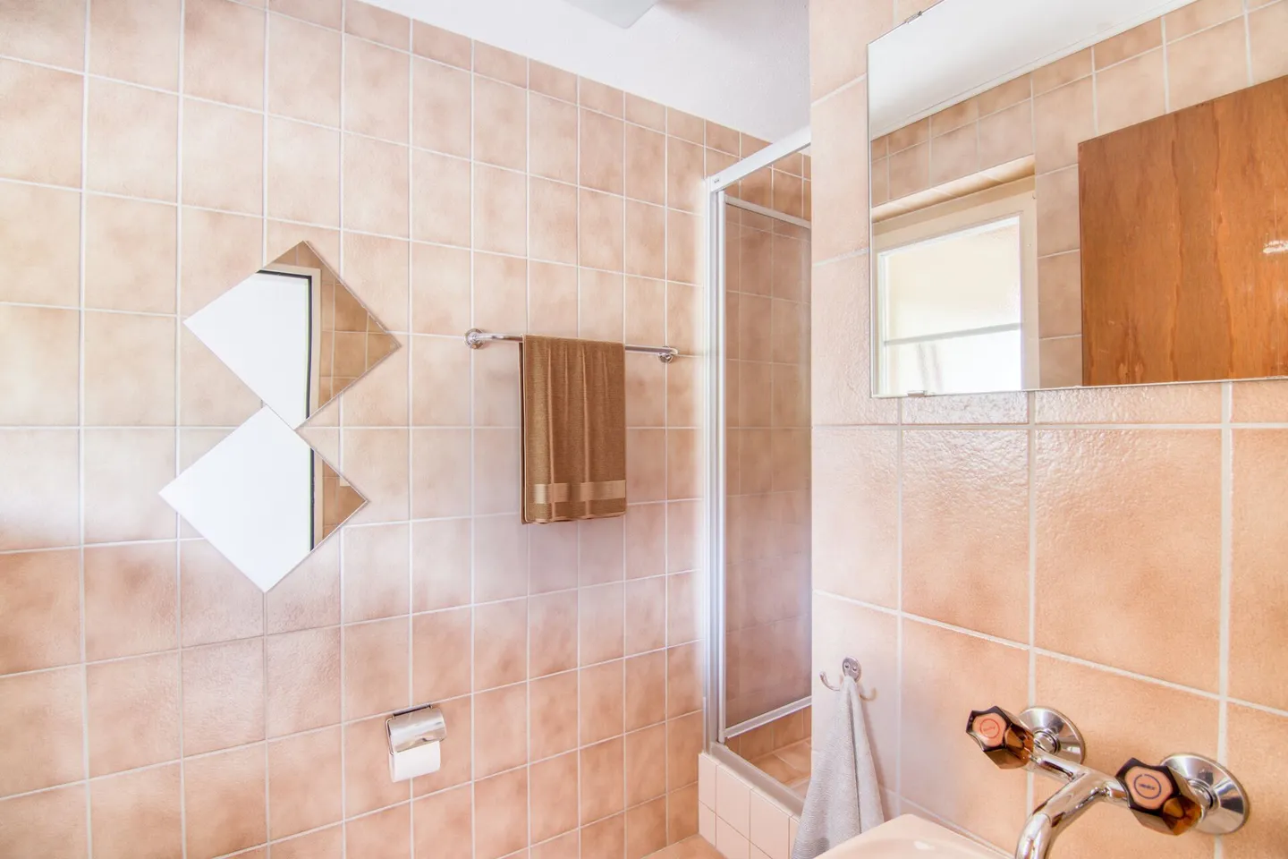 5.5-Room Single-Family House in Seeland: Living for around CHF 740 Mortgage Interest per Month! - Photo 18 of 33