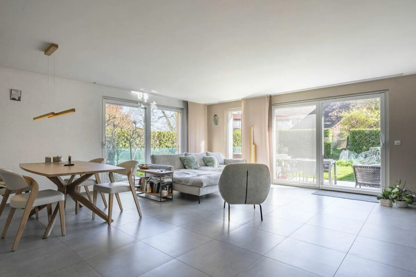 Semi-Detached Villa 5.5 Rooms in Grens - Photo 3 of 13