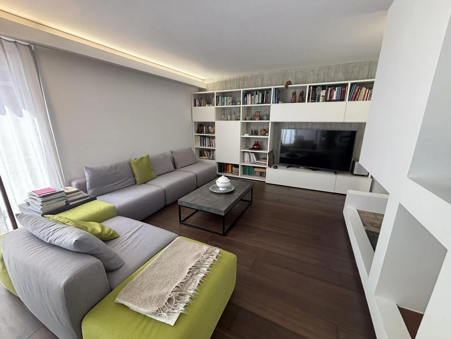 Appartamento elegante e luminoso di 5,5 locali al 1° piano in una posizione soleggiata di un moderno edificio in mattoni a Sorengo - Foto 1 di 31