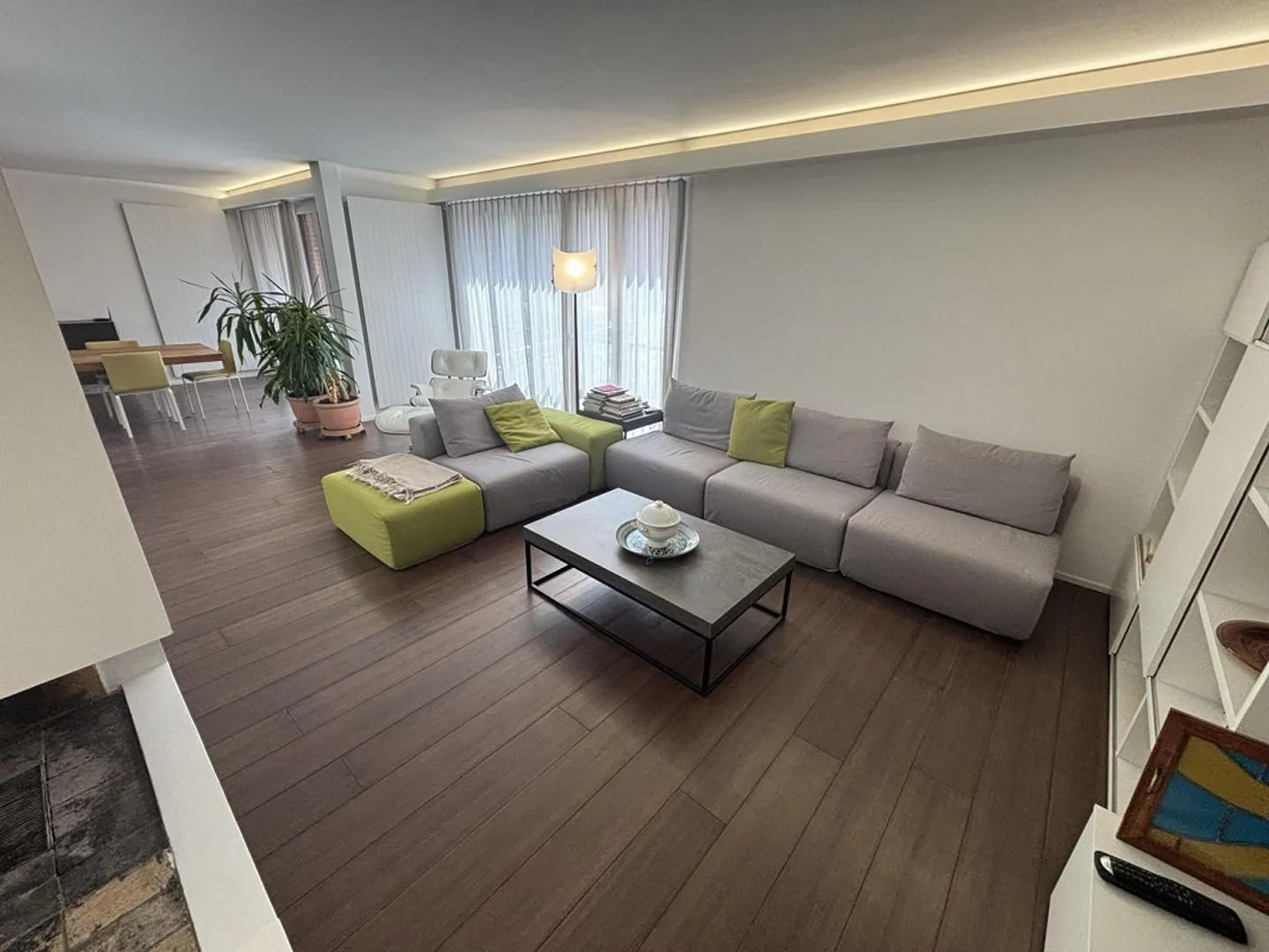 Appartamento elegante e luminoso di 5,5 locali al 1° piano in una posizione soleggiata di un moderno edificio in mattoni a Sorengo - Foto 2 di 31