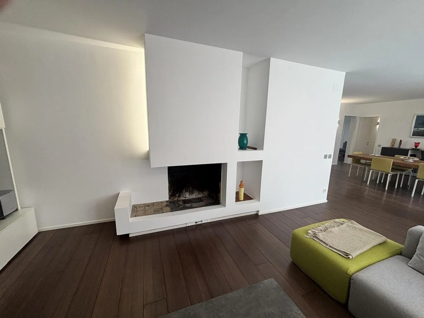 Appartamento elegante e luminoso di 5,5 locali al 1° piano in una posizione soleggiata di un moderno edificio in mattoni a Sorengo - Foto 3 di 31