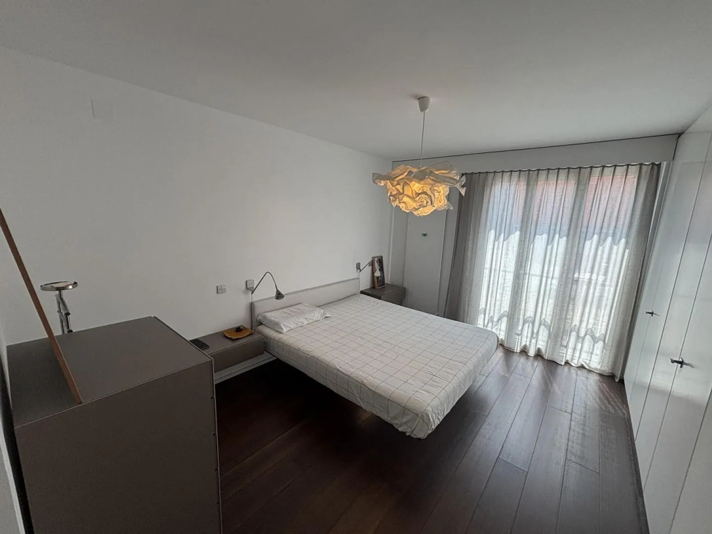 Appartamento elegante e luminoso di 5,5 locali al 1° piano in una posizione soleggiata di un moderno edificio in mattoni a Sorengo - Foto 6 di 31