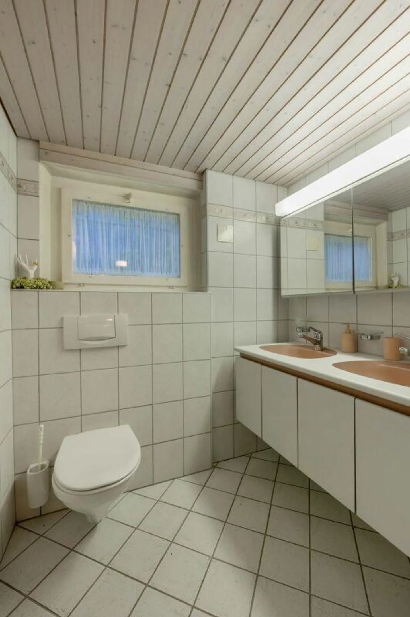 Viel Platz, Ruhe & Privatsphäre - freistehendes Einfamilienhaus mit viel Potenzial - Foto 12 von 21