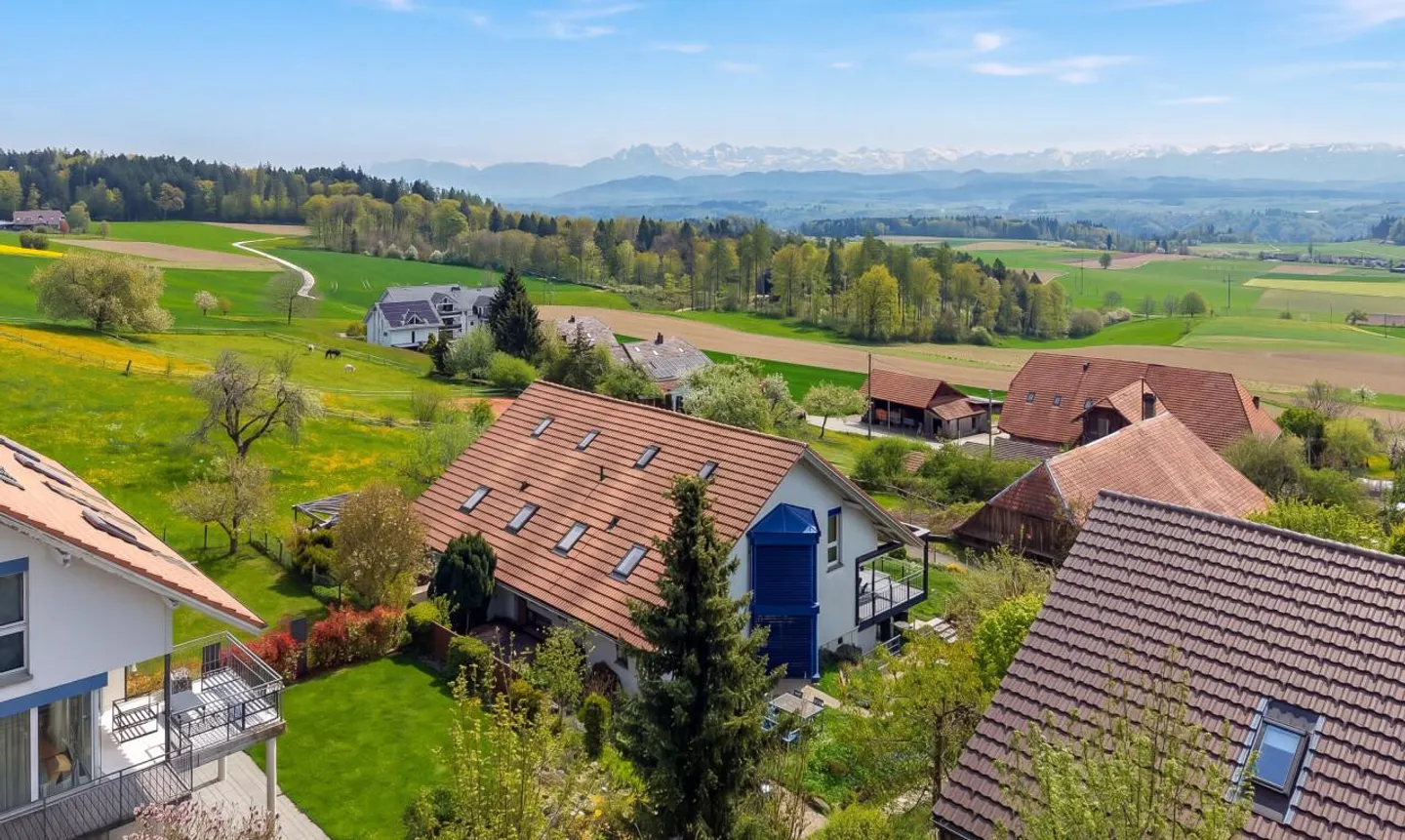 Paradis familial avec vue, idylle de jardin et réserve d'extension - Photo 1 sur 11