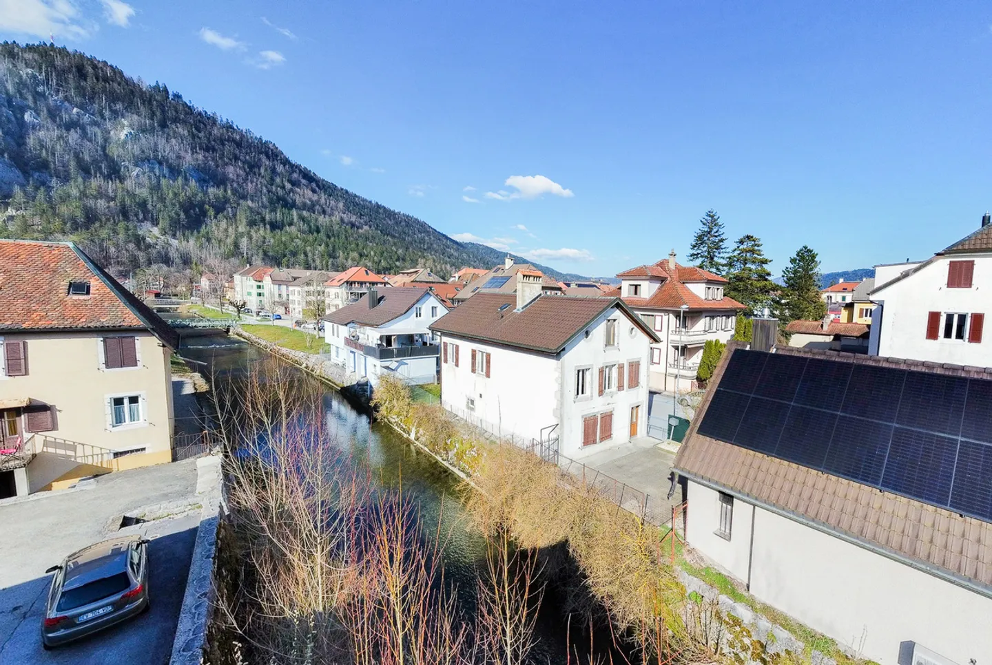 Dorfhaus mit 6 Zimmern am Fluss mit kleinem Garten - Foto 4 von 20