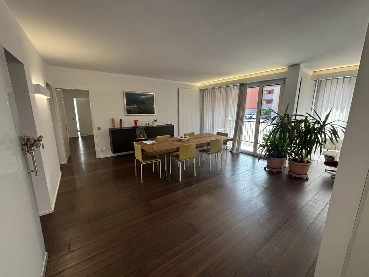 Appartamento elegante e luminoso di 5,5 locali al 1° piano in una posizione soleggiata di un moderno edificio in mattoni a Sorengo - Foto 9 di 31