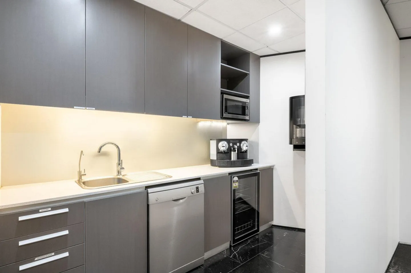 Privater Büroraum für 25 - Foto 7 von 8