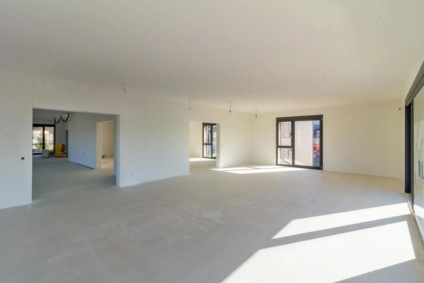 Nuovi uffici e studi con una superficie totale di circa 360 m2 in costruzione grezza - Foto 2 di 16