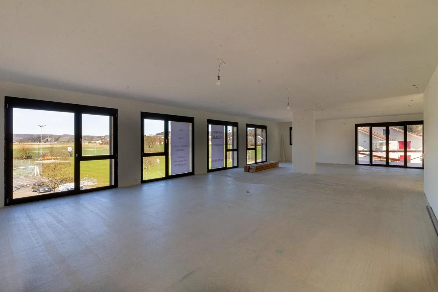 Nuovi uffici e studi con una superficie totale di circa 360 m2 in costruzione grezza - Foto 3 di 16