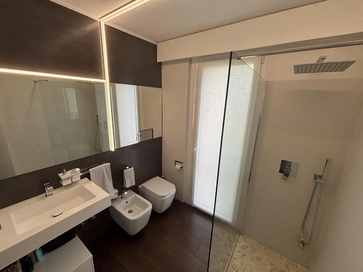 Appartamento elegante e luminoso di 5,5 locali al 1° piano in una posizione soleggiata di un moderno edificio in mattoni a Sorengo - Foto 12 di 31