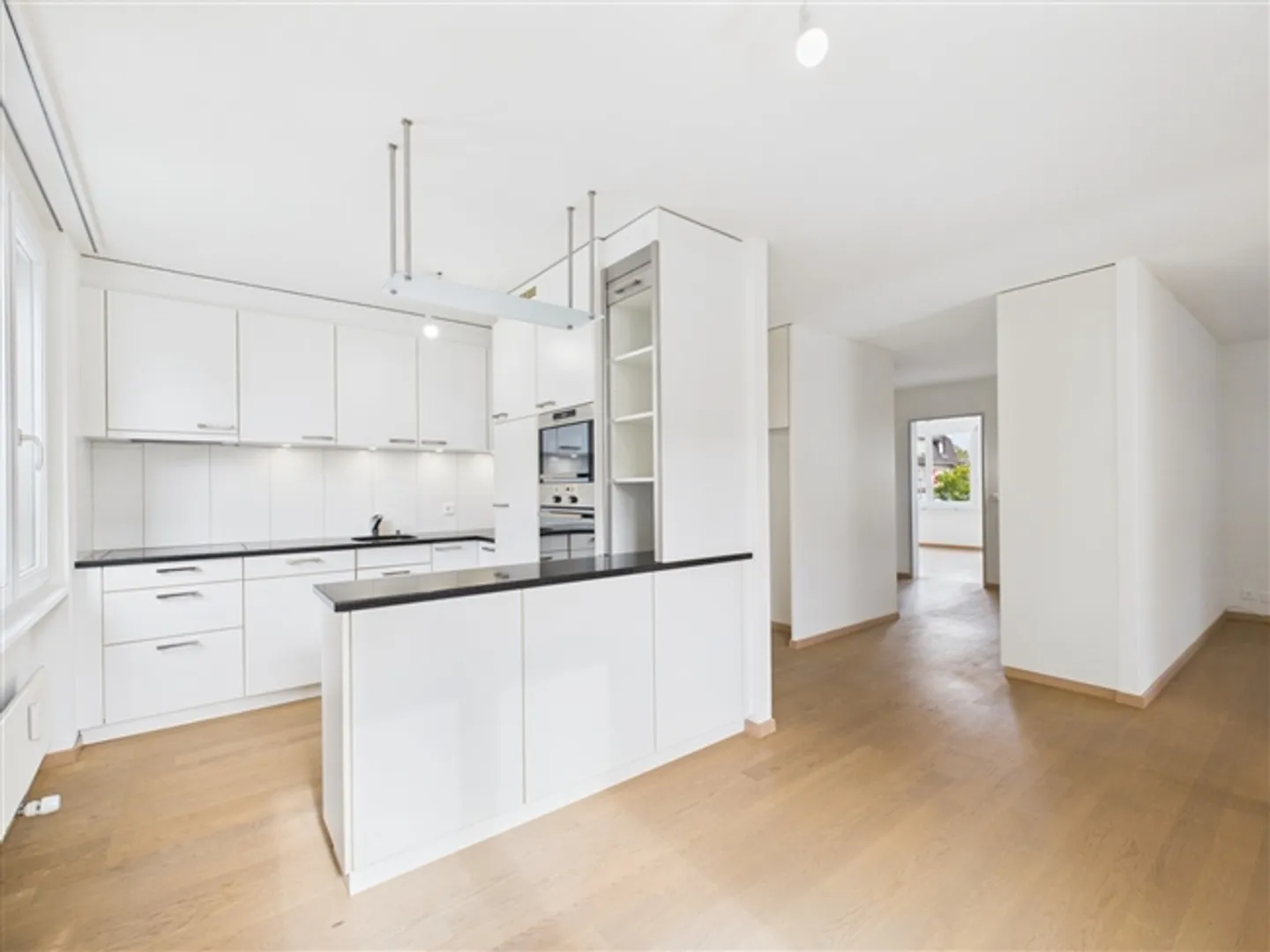 SENSO DI SPAZIO AMPIO CON UN'ATMOSFERA ABITATIVA LUMINOSA - Foto 1 di 12