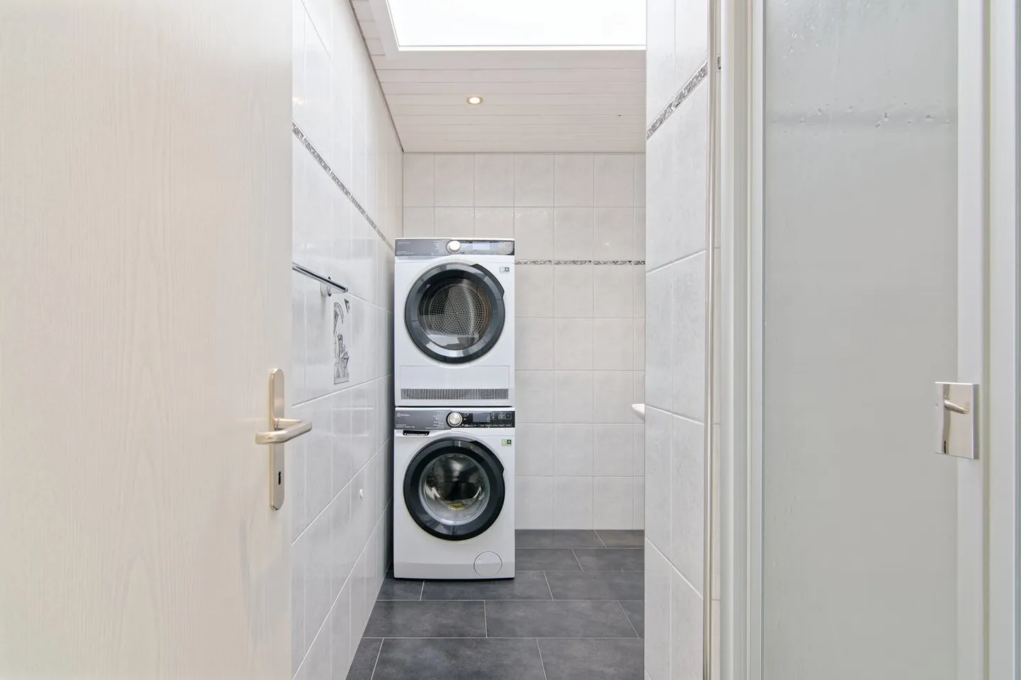 Spacious Penthouse Apartment with a View, Winter Garden and Hobby Room - Photo 12 of 13