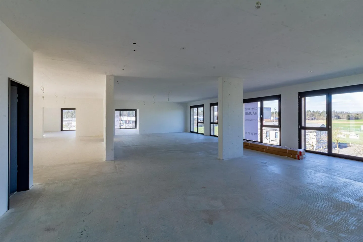 Nuovi uffici e studi con una superficie totale di circa 360 m2 in costruzione grezza - Foto 6 di 16