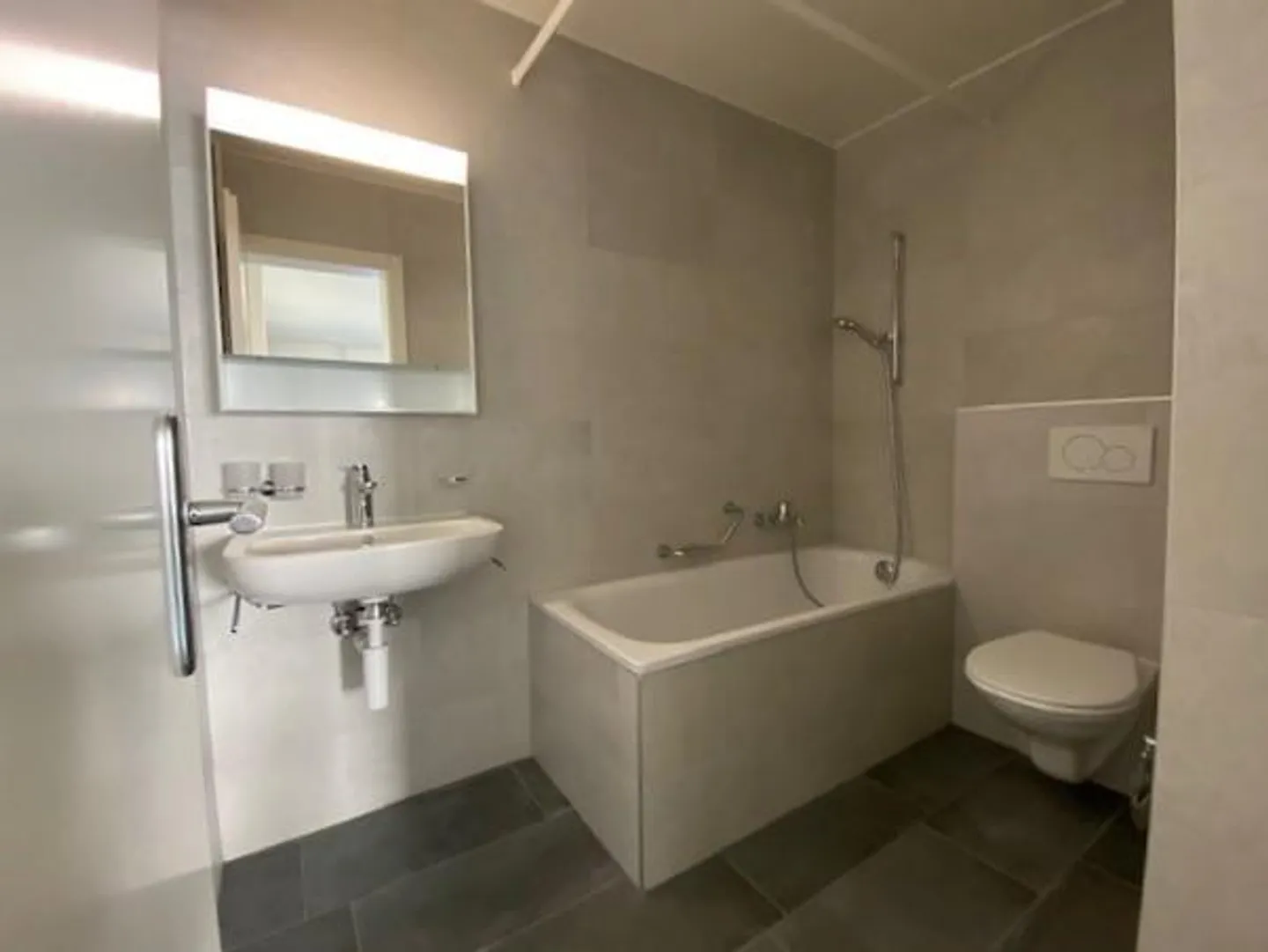 Charming 2.5 Room Apartment - Photo 5 of 6