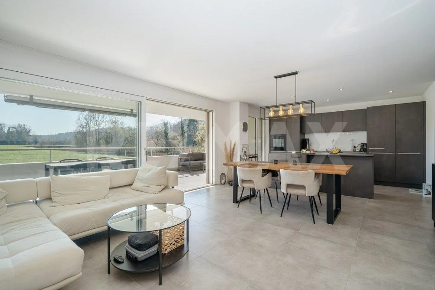 Modernes Apartment mit Terrasse - Foto 1 von 13